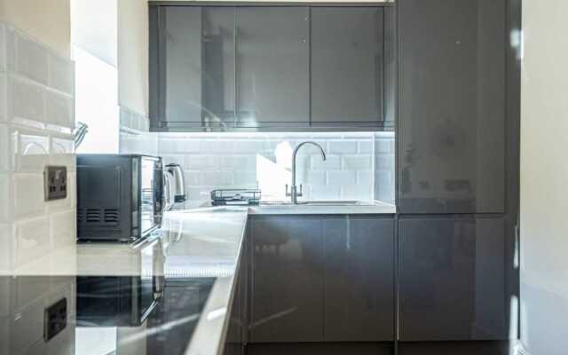 Ipswich Waterfront Serenity - City View 2BR Apt