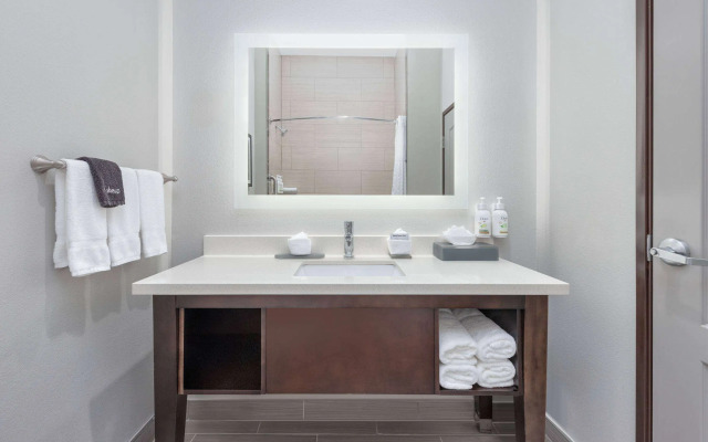 La Quinta Inn & Suites by Wyndham Tyler - University Area