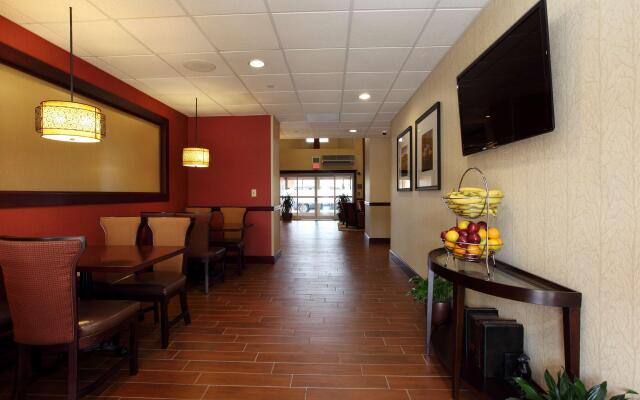 Hampton Inn & Suites Charlottesville-At the University