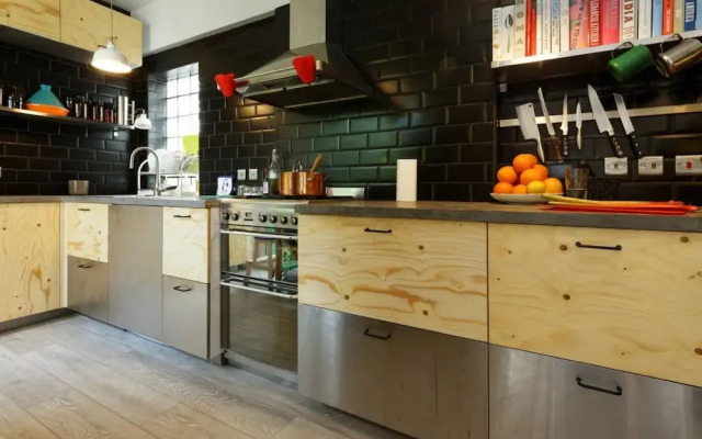 Designer 2 Bedroom Garden Flat in Peckham