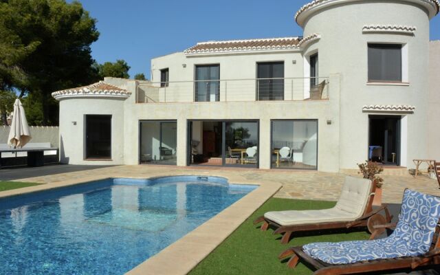 Gorgeous Villa in Ambolo With Private Swimming Pool