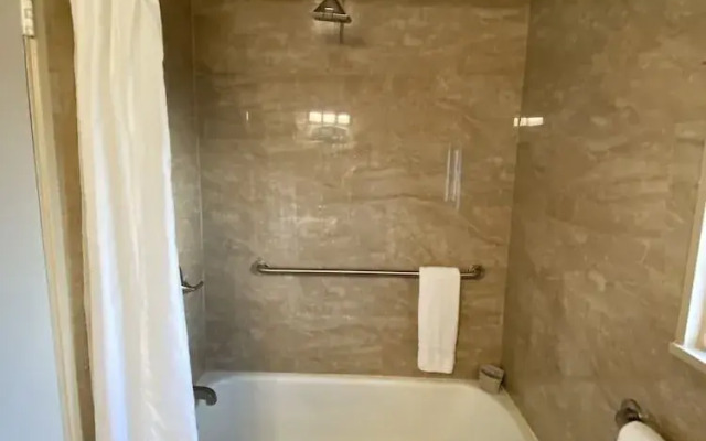 Rainbow Inn & Cottages