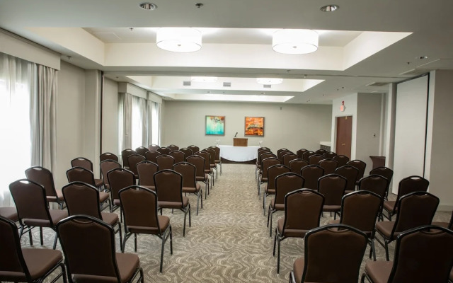 Holiday Inn Hotel & Suites Raleigh-Cary I-40 @Walnut St