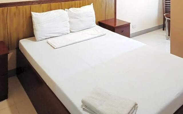 RedDoorz @ H.F. Golden Travellers Inn