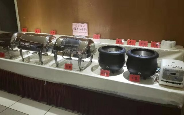 Home Inn Huaxuan Collection Hotel (Pingliang Xinmin Road Railway Station)