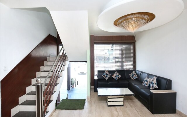 OYO 15565 Hotel Midtown