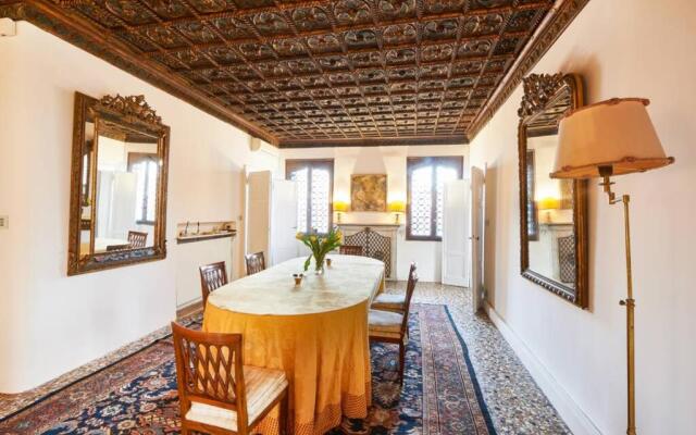 Ca' Fenice, charming apartment in San Marco, sleep 7