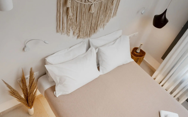 Melidron Hotel & Suites