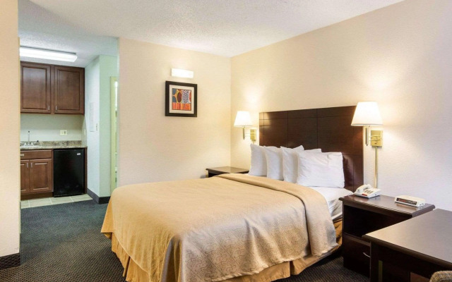 Rodeway Inn At Fort Lee