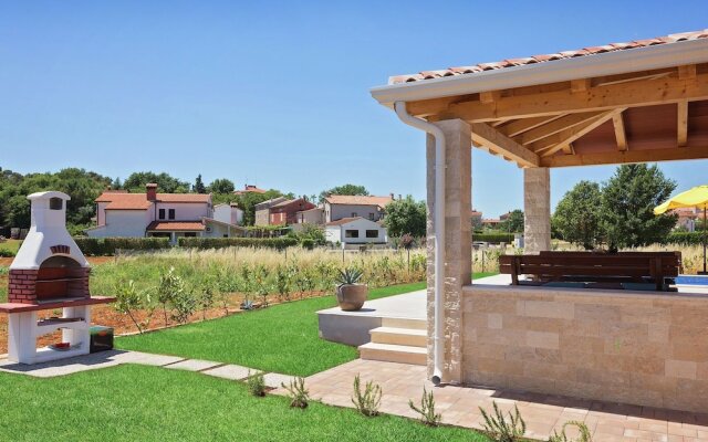 Seaside Villa With Swimming Pool in Funtana