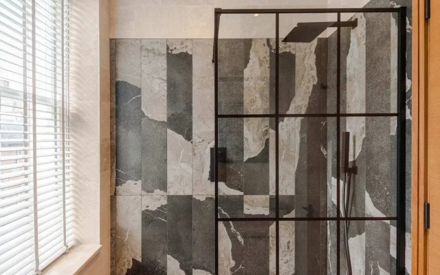 The Honourable - Bloomsbury Square By Frankie Says