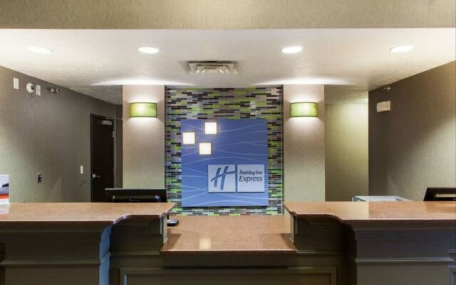 Holiday Inn Express & Suites Brandon by IHG