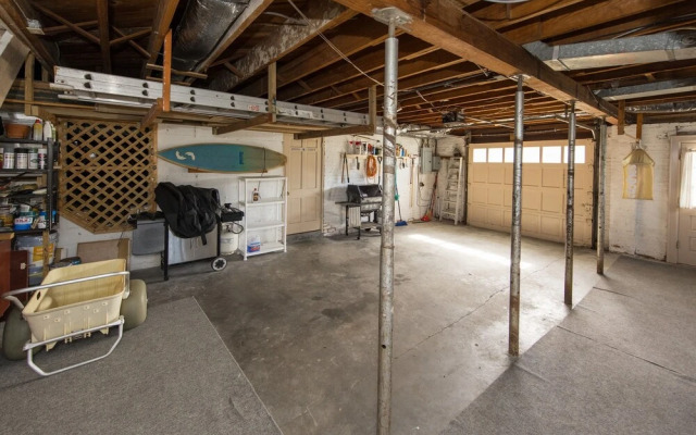 Harshaw Beach House 6 Bedroom Home by Redawning