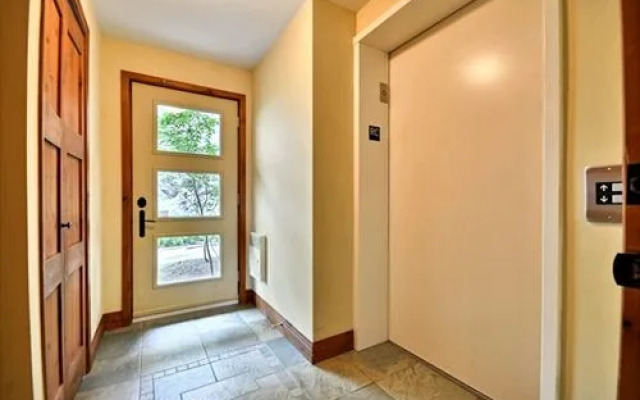 Altitude by Tremblant Sunstar