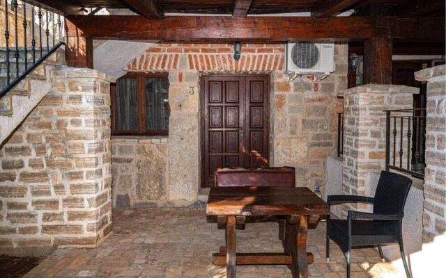 Amazing Home in Vir With 9 Bedrooms, Wifi and Outdoor Swimming Pool