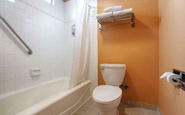 Best Western Plus Grim's Dyke Hotel