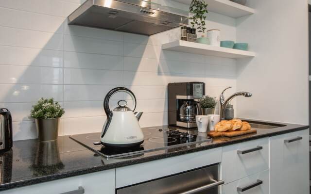 12 York St Condo - Financial District