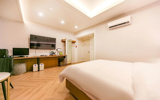 Dongchon Amusement Park Gallery Hotel