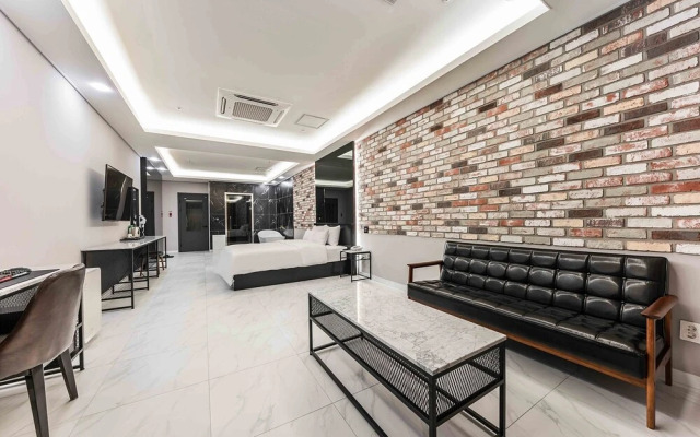 Suwon Homaesil Star Hotel