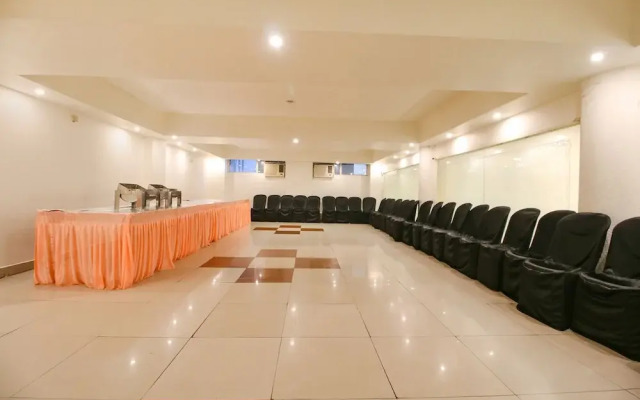 FabHotel Neena Palace