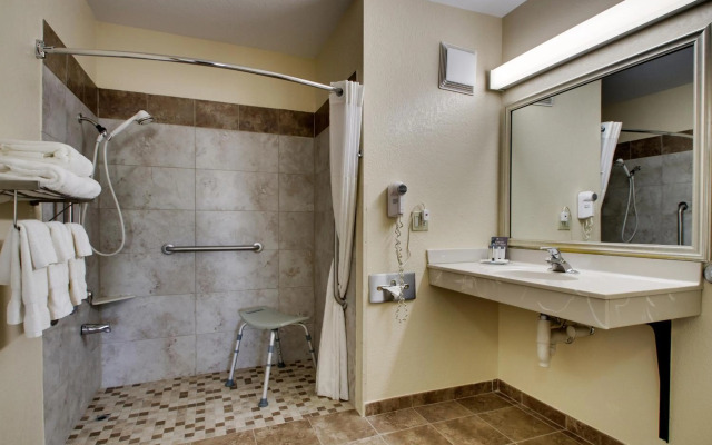 EverSpring Inn & Suites