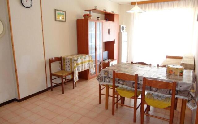 Beautiful Apartment for 5 People -terrace-pool-tv