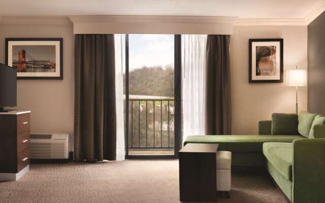 Radisson Hotel Cincinnati Riverfront