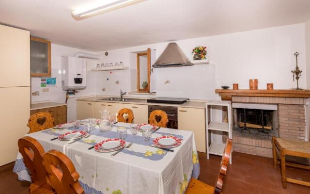 Borgo Santa Lucia Apartment with Private Parking & Garden