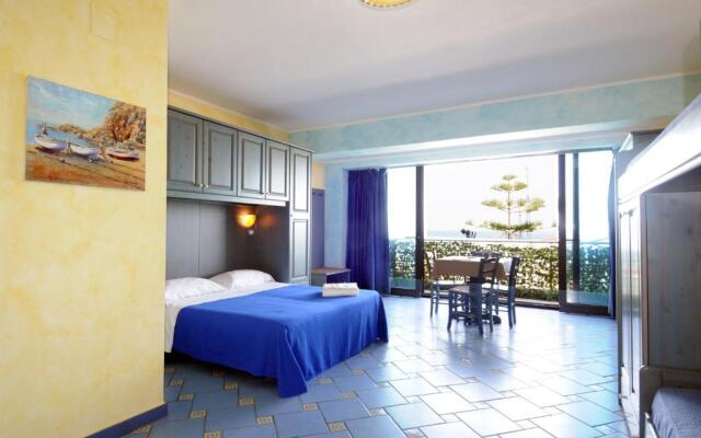 Studio a Stones Throw From the sea