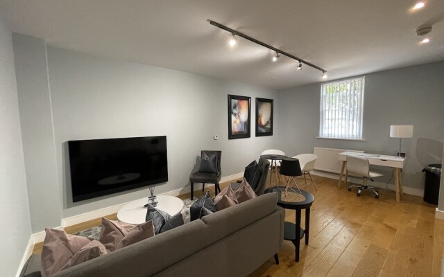 Luxurious Private One Bedroom Apartment