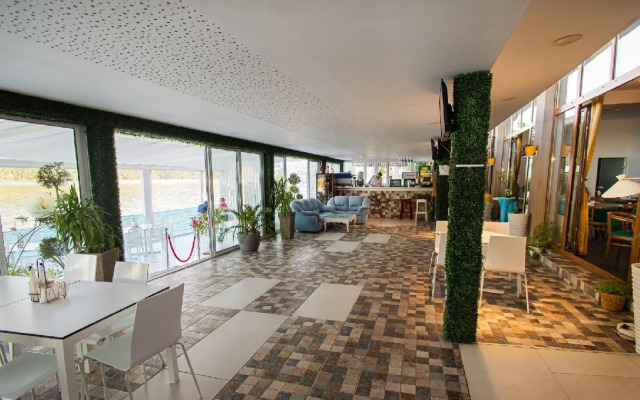 . RIVIERA 990 - Camere de Inchiriat