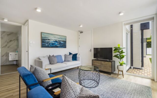 Brand New Retreat  Halfmoon Bay-Netflix