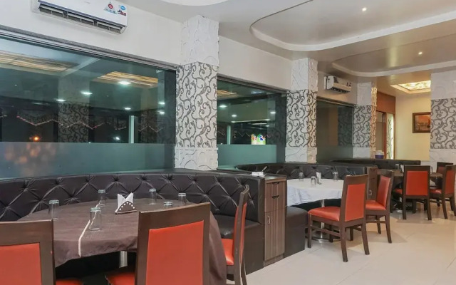 OYO 24674 Hotel Rajshree
