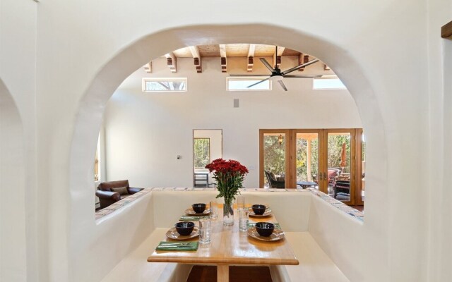 Casa Ladera - Enchanting Home, Nestled in Foothills With Spectacular Views