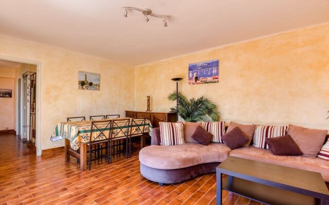 Cozy Holiday Home in Cogolin with Private Pool