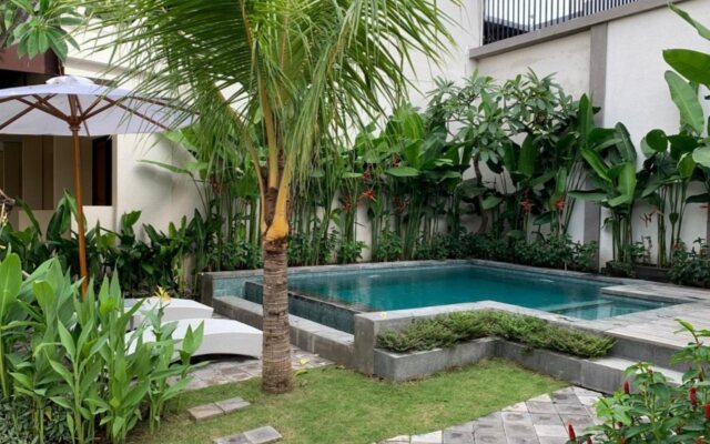 Dee Mansion
