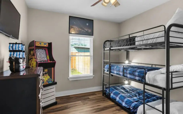 Cozy 4-br Beachside Escape