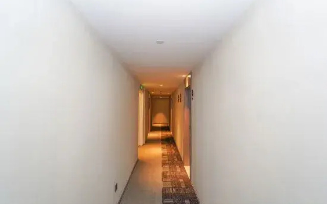 Shanghai Yaya Light Luxury Hotel (Hongkou Football Stadium)