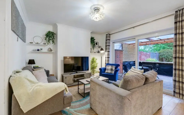 Modern 4 Bedroom Hse Garden in Feltham