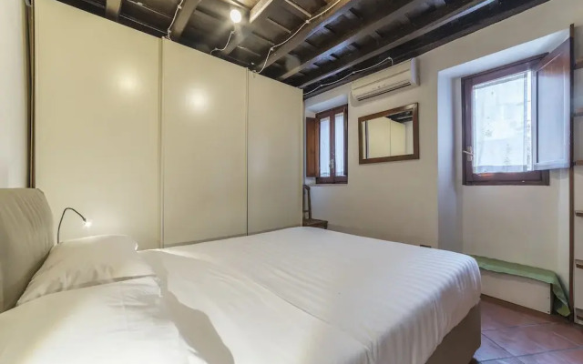 Stylish Flat Domus Aurea