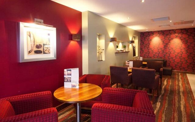 Premier Inn Sunbury (Kempton Park)