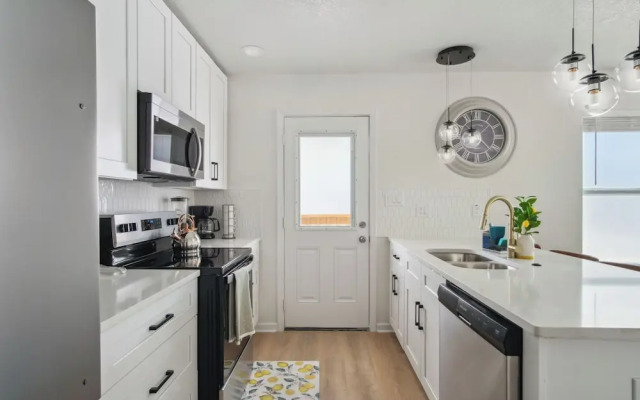 Your Amazing 3br/2ba Downtown Delight!