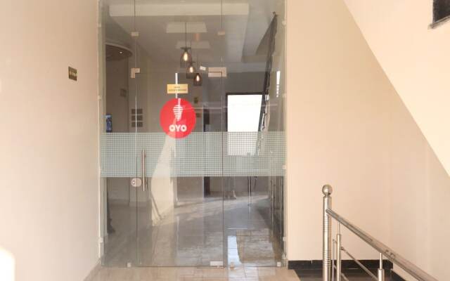OYO 10330 Hotel Golden Brooks