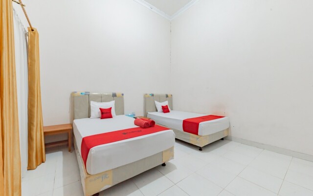 RedDoorz near GOR Parenggean