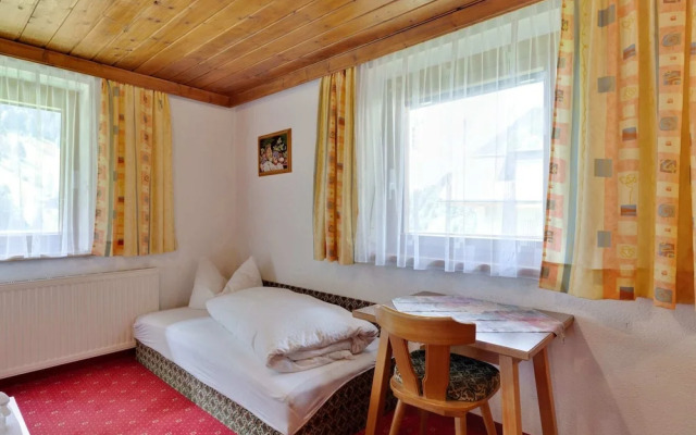 Spacious Apartment in Kappl