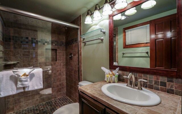 Woodlands #33 3 Bedroom Condo by RedAwning