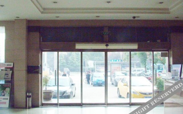 Luoyang Yinhe Hotel (Railway Station)