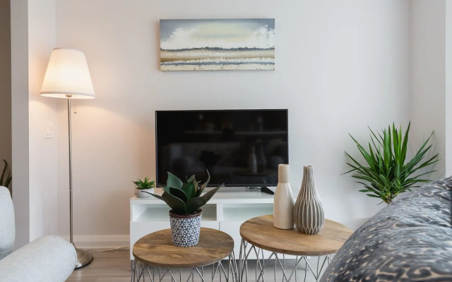QuickStay - Class in Yorkville (Yonge & Bloor)