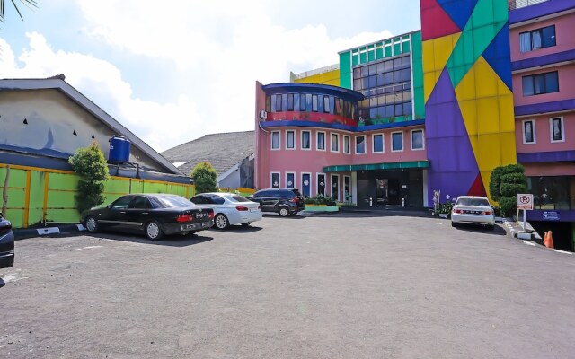 Townhouse OAK Hotel Fiducia Pasar Minggu