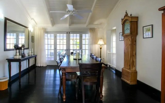 Relax by the pool, minutes from the beach - Toad Hall by BSL Rentals